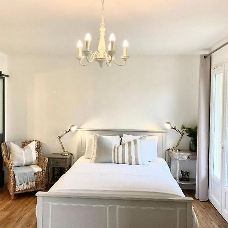 Stunning Bedroom Overlooking The Charente Bourg-Charente Buitenkant foto