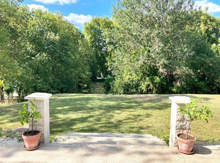 Stunning Bedroom Overlooking The Charente Bourg-Charente Buitenkant foto